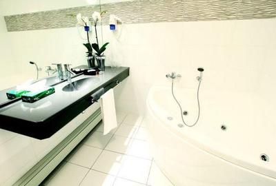 Hotel 4 stele Catedrala Neamului - 3