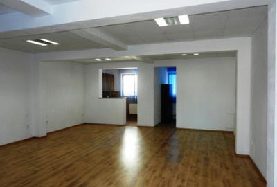 Birou, de 100.00 mp, în Trocadero