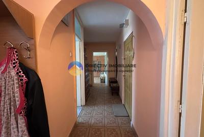 Apartament cu 3 camere decomandat, mobilat în Central