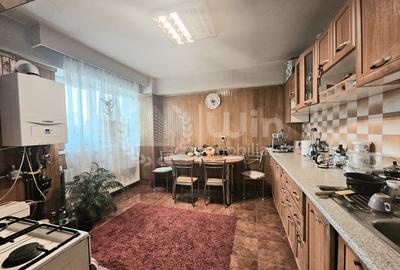 Apartament cu 3 camere decomandat, mobilat în Mărăști