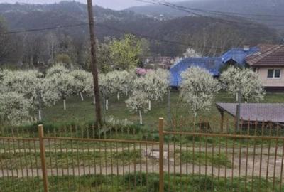 Locuință cu priveliște: Casă bifamilială într-o locație liniștită!!!Privat!!! - 14