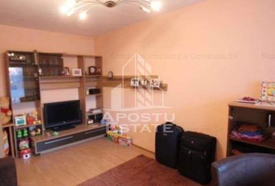 Apartament cu 3 camere decomandat, mobilat în Aradului