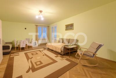 Apartament spatios de vanzare cu 3 camere la etajul 1 in Orasul de Jos - 2