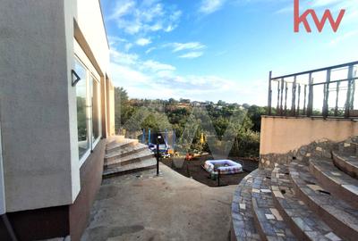 Casă individuală cu 5 camere în Cârcea