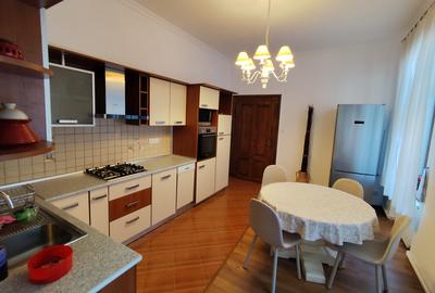 Apartament cu 4 camere semidecomandat, mobilat în Ultracentral