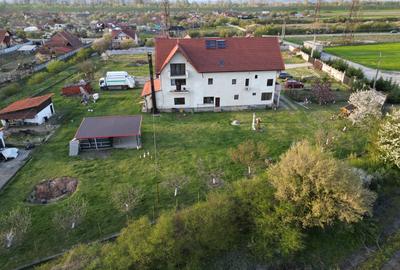 Casă de vanzare- cu spatiu comercial si 7.773  teren - 8