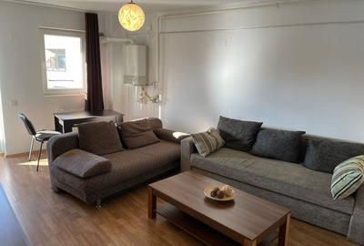 Apartament cu 2 camere semidecomandat, mobilat în Central