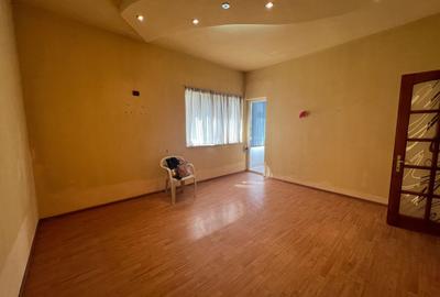 Apartament 3 camere Centru, parter, liber, 85.000E