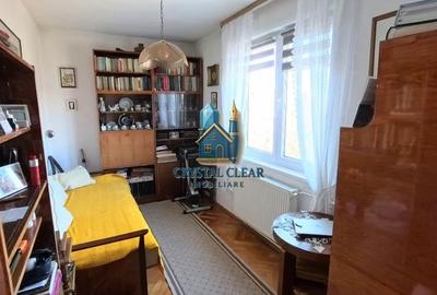 Două case în curte comună, 6 camere + 385 teren - zona semicentrală - 2