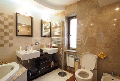 Vila cu 9 camere, 5 bai | D+P+1+M | 416mp teren - 12