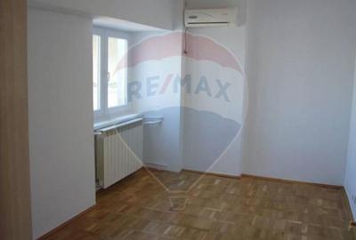 Apartament cu 4 camere decomandat, mobilat în Unirii