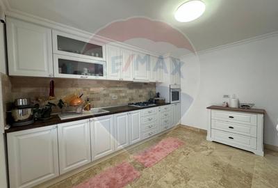 Casă / Vilă cu 4 camere de vânzare în zona Bujac-Arad - 9