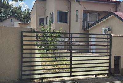 De vanzare 2 case + spartiu comercial in Chiajna!! - 1