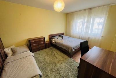 Apartament cu 3 camere decomandat, mobilat în Între Lacuri