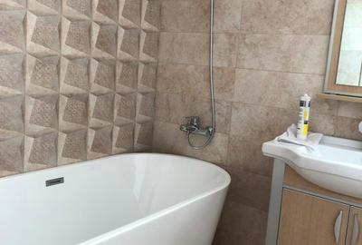 Casă cu 5 camere în Exterior Nord