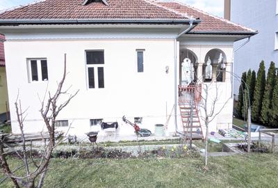 Casă de vânzare, 6 camere, 140 mp utili, Andrei Mureșanu zona Hotel Meridian - 1