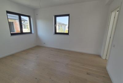Vila de vanzare in Tunari - 16