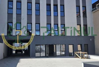 Birou, 200 mp în Central