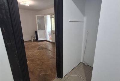 Apartament cu 3 camere semidecomandat în Circumvalațiunii