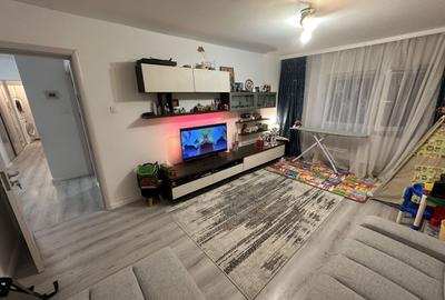 Apartament cu 3 camere decomandat, mobilat în Tomis III