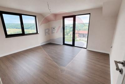 Casă / Vilă cu 4 camere de vânzare - 11