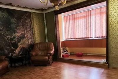 Apartament cu 3 camere decomandat în Drumul Taberei
