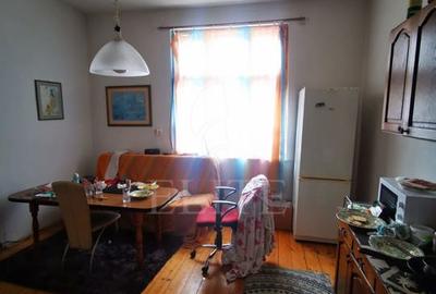 Apartament cu 3 camere semidecomandat în Andrei Mureșanu