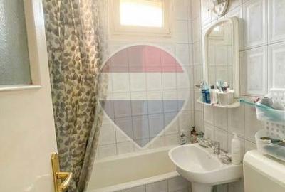 Apartament cu 2 camere de vânzare în zona 1 Mai - 4