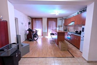 Apartament cu 3 camere semidecomandat, mobilat în Bună Ziua