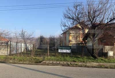 Teren Construcții intravilan de 1200 mp, în Preajba