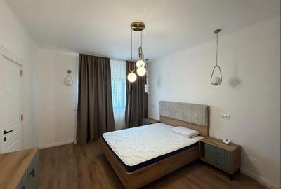 Apartament cu 3 camere semidecomandat, mobilat în Universitate