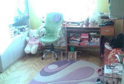 Apartament 3 camere în zona STRAZII BUCURESTI - 13