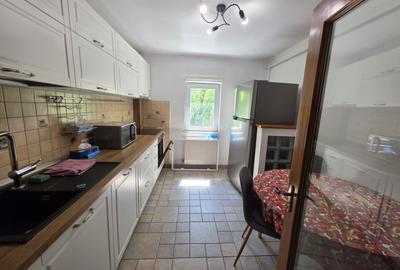 Apartament cu 4 camere decomandat în Fundeni