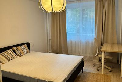 Apartament cu 3 camere decomandat în Drumul Taberei