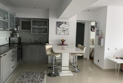 Apartament cu 2 camere decomandat, mobilat în Decebal
