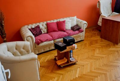 Apartament cu 2 camere decomandat, mobilat în Central