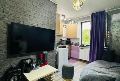 Apartament cu 2 camere semidecomandat, mobilat în Eroii Revoluției