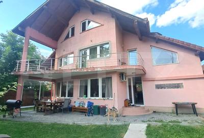Casă individuală cu 6 camere în Cristian
