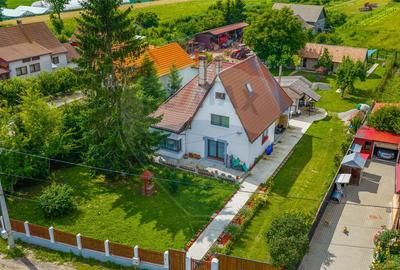 Casă individuală cu 8 camere în Ozun