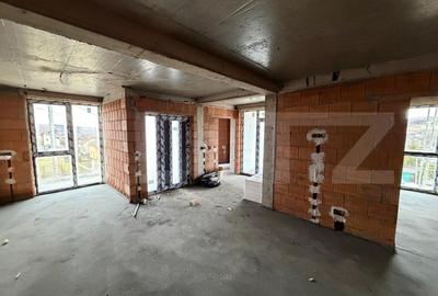 Apartament cu 4 camere decomandat în Est