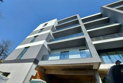 Apartament cu 3 camere decomandat în Ștefan cel Mare