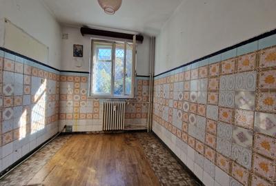 Tomis III- 2 camere, etaj parter, liber, necesita renovare -83.000euro - 4
