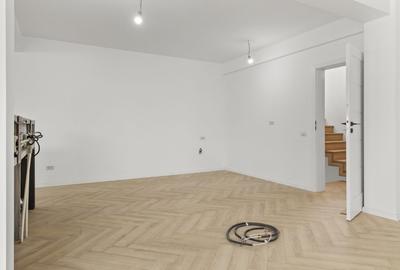 Vilă cu Design Distinct și Locație Excelentă - 39