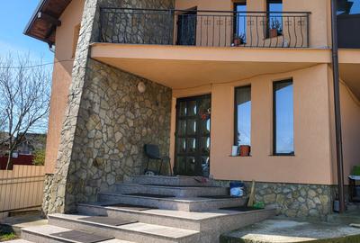 Casa cu etaj zona Pensiunii Bianca - 1