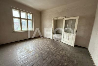 3 apartamente de vanzare la casa 132 mpu si curte 966 mp zona Turnisor - 2