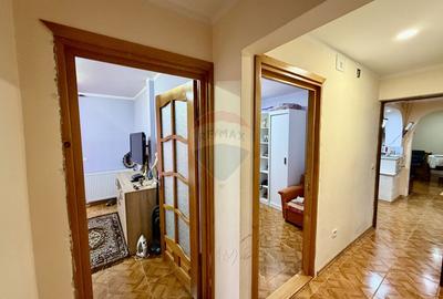 Apartament cu 4 camere de vânzare pe Strada Longinescu - 8