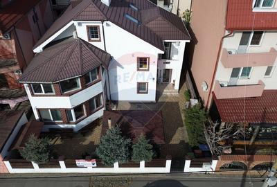 Pensiune de vanzare in Eforie Nord pe partea cu Marea Neagra - 1