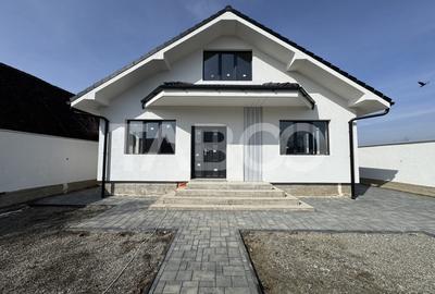 Casă individuală cu 3 camere în Cristian