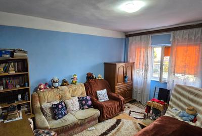 2 camere de vanzare , etajul 2, ultracentral Odobesti. - 1