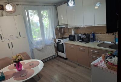 2 Camere Mobilat Modern Boxa Loc de Parcare Sector 4 - 8
